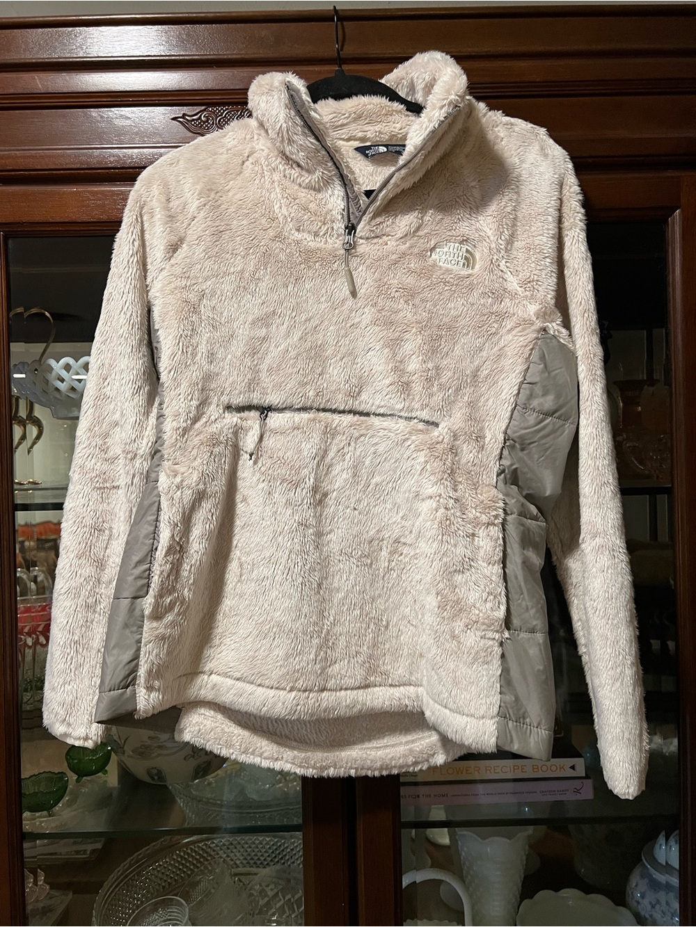 The North Face Women’s Size M Plush Fleece Pullover Jacket in cream